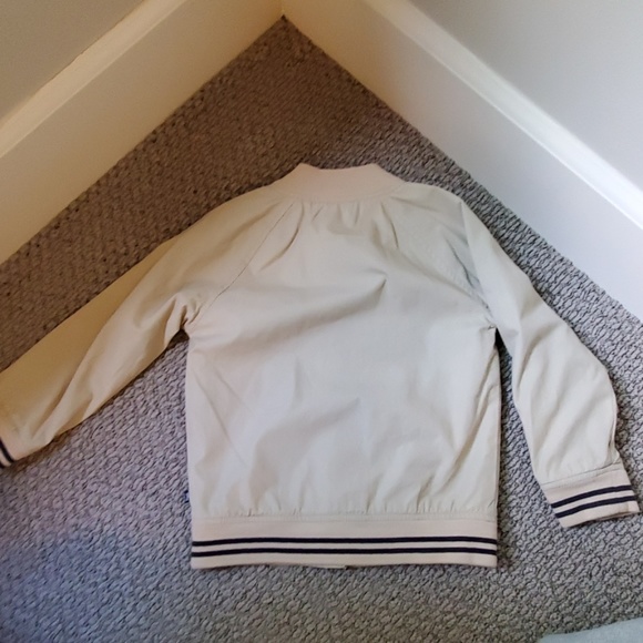 NWOT.  Khaki color jacket 4T - Picture 4 of 5